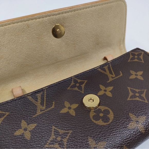 LOUIS VUITTON Twin Pochette - Picture 4 of 13